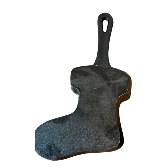 Brooklyn Steel Mini Cast Iron Stocking Christmas Skillet 9 1/2"x5 1/4" approxima - Picture 2 of 3
